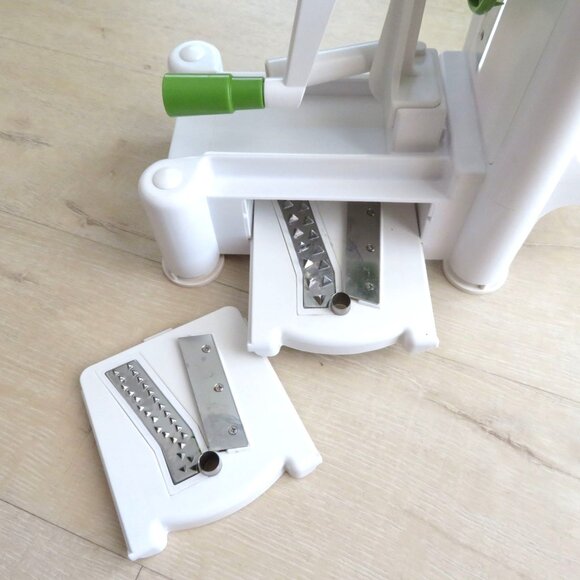 Tabletop Vegetable Spiralizer World Cuisine Turning Slicer Plastic Tri Blades - Picture 4 of 14
